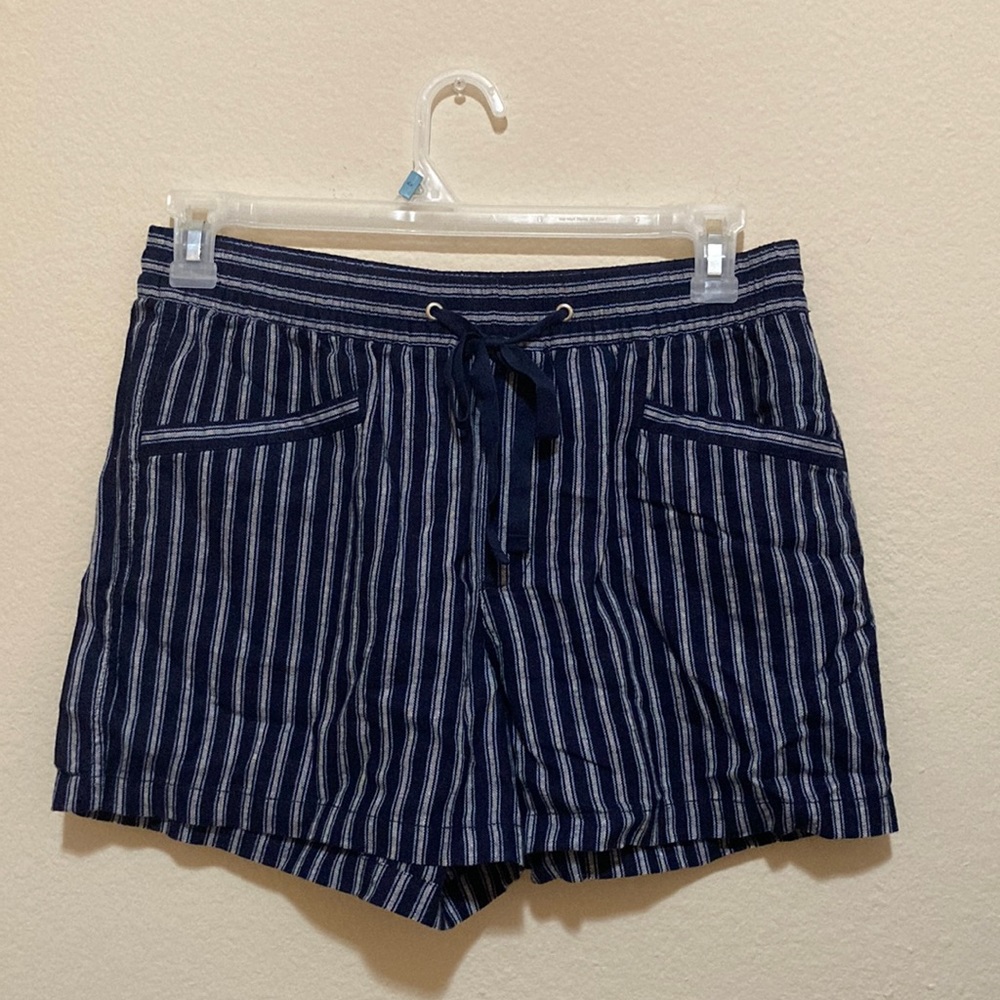 NWOT Gap linen navy stripe stretch shorts size M